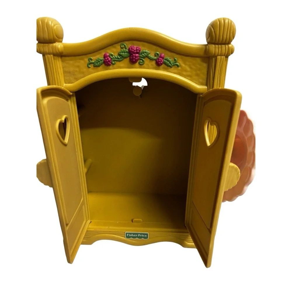 1998‎ FISHER PRICE BRIARBERRY BEAR WARDROBE HANGERS/DRESS/HAT